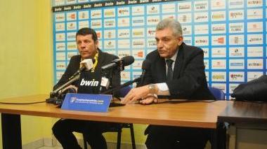 Salvatore Campilongo (a sinistra) con il presidente Stirpe durante la presentazione come tecnico del Frosinone