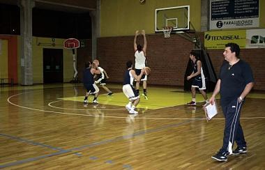 Coach Baldini e la squadra al lavoro per superare il momento difficile 