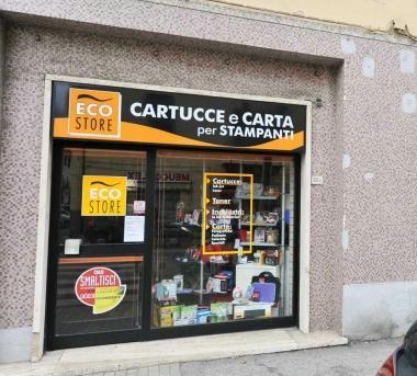 Il negozio di articoli informatici che il ladro tentava di svaligiare 