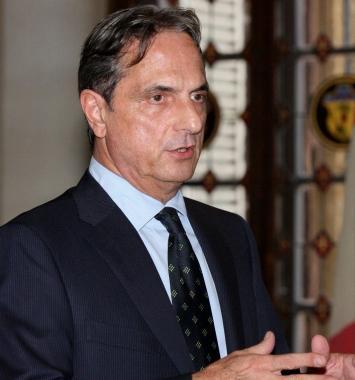 Il sindaco Roberto Cenni   