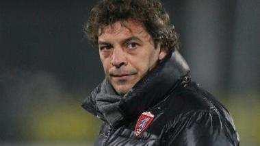 <b>MISTER</b> Francesco Moriero durante la partita Sopra un intervento di Iorio su Ceravolo