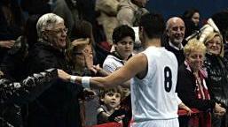 Bonora festeggia la vittoria sulla Liburnia con i tifosi