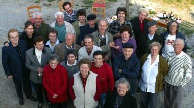 <b>COLTIVATORI </b>Il gruppo che fornisce le olive alla famiglia Peregrine  