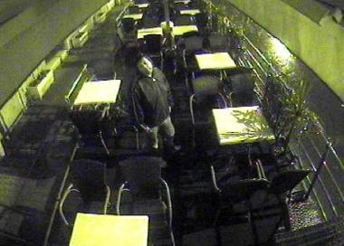 Un frammento del video e (sotto) il bar Carmencita 