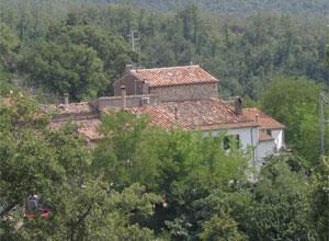Case e poderi vanno all'asta
