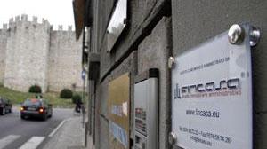 Il condominio ha messo la targa
