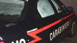 Ruba il portafogli a una donna, bloccato dai passanti