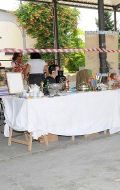 Un mercatino delle pulci 