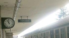 Passeggeri alla stazione grande