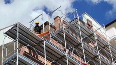 Case in costruzione in un cantiere edile nel Valdarno 