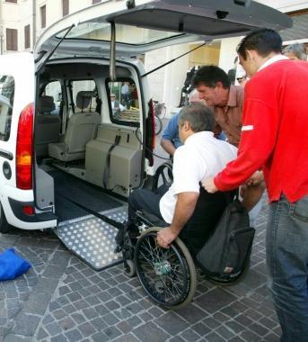 Un mezzo di trasporto per disabili 