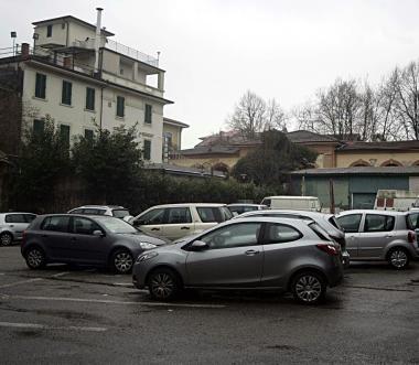 Una veduta del parcheggio al centro della disputa  