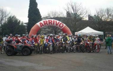 I bikers alla partenza della prima prova del trofeo 10 Comuni 
