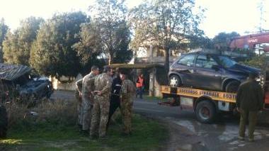 Scontro auto-camionetta In quattro in ospedale