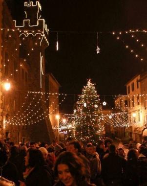 Castel del Piano durante le feste 