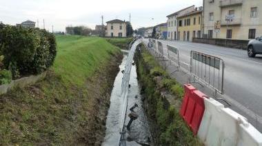 Il guard rail divelto a Olmi, sulla ex Statale Fiorentina