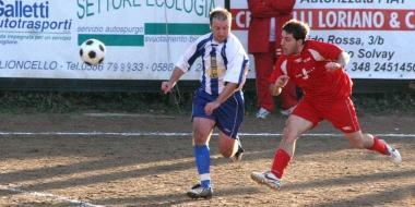 Un momento della partita tra Cral Solvay e Saline finita 1-0 con il gol al 27 del secondo tempo di Marchi 