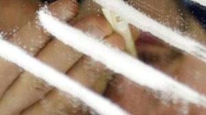 Denuncia la figlia per un giro di droga: in tre a processo
