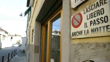 Un passo carrabile privo di autorizzazione e della data di rilascio da parte del Comune di Empoli