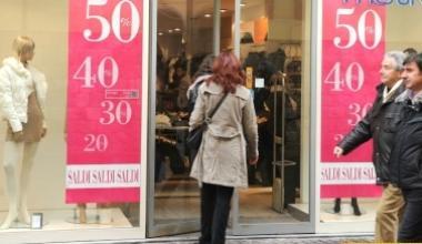 Domeniche di shopping, commesse sul piede di guerra. Parte la raccolta di firme