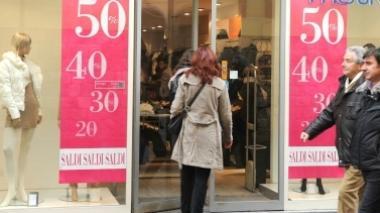 Domeniche di shopping, commesse sul piede di guerra. Parte la raccolta di firme