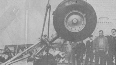 Il carrello del C130 precipitato nel 1971 alla Meloria con a bordo i parà della Folgore