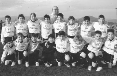 La formazione dei Pulcini 2001 del Via Nova            