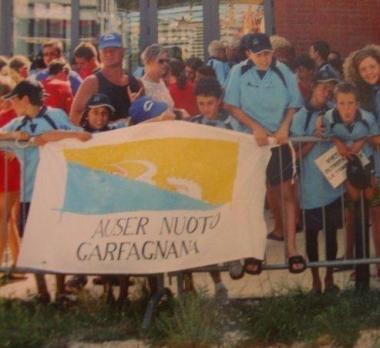 Il gruppo di atleti della societ&agrave; sportiva Auser Nuoto di Gallicano 