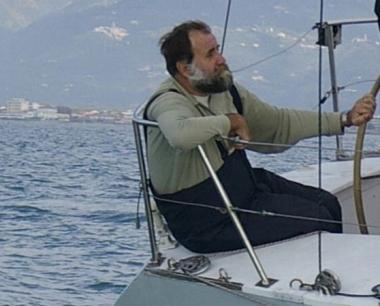 Giovanni Lombardi sulla sua barca Mefistofele   