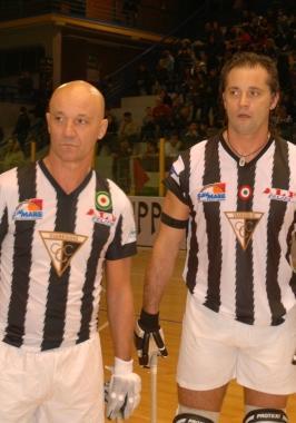 <b>FRATELLI IN BIANCONERO.</b> Da sinistra Massimo ed Enrico Mariotti 