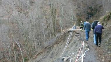 Crolla la strada, paura a Vergemoli