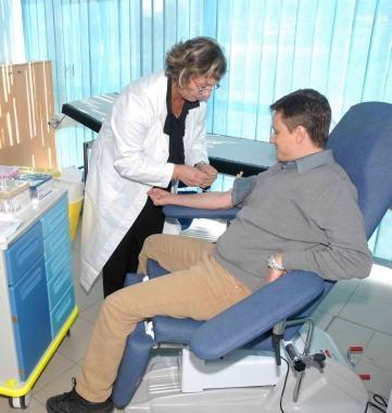 Lesecuzione di un prelievo del sangue 