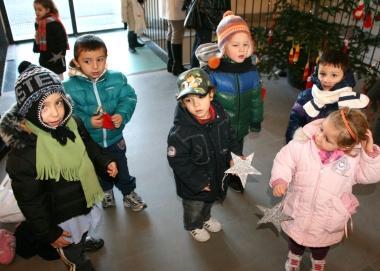 Bambini alla scuola materna Stacciaburatta di Rosignano Marittimo 