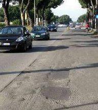 Asfalto &laquo;groviera&raquo; nel tratto di via Dorsale tra via Marina Vecchia e via Oliveti  