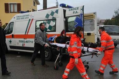 Un intervento dei volontari di un ambulanza (Foto di archivio)    