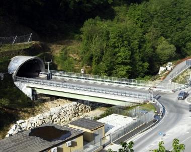 Limbocco di una galleria della via dei marmi a Miseglia bassa 