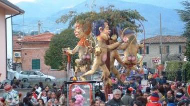 Un carro del Carnevale di Veneri