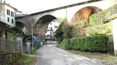 Il ponte di S. Marcello A destra l’assessore Mauro Mari