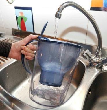 Una caraffa per depurare lacqua 