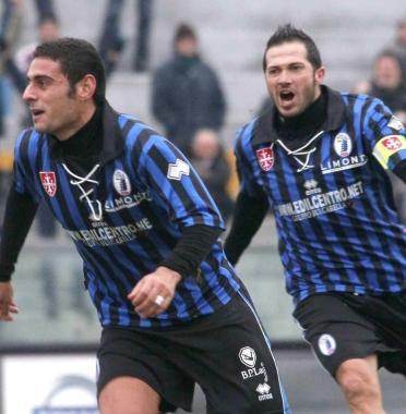<b>AC PISA</b> Mosciaro e Carparelli dopo un gol     