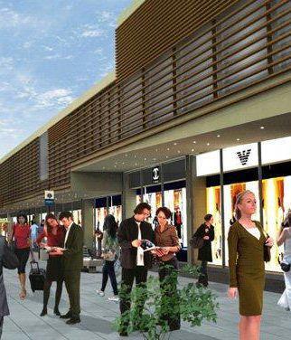 Marina Acconci e a lato riproduzione al computer del centro commerciale 