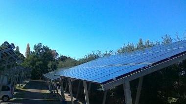 Il sindaco Marco Borgioli e, sopra, un impianto fotovoltaico utilizzato per produrre energia solare