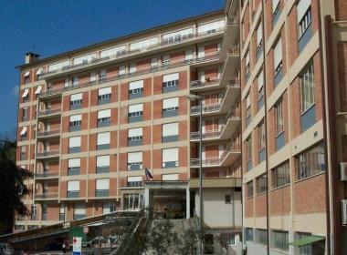 <b>IL NUOVO DIRETTORE.</b> Maria Teresa De Lauretis &egrave; livornese, &egrave; nata nel 1953 &egrave; sposata, ha due figli e un nipote La sua carriera in sanit&agrave; &egrave; iniziata nel 1977 e da cinque anni guidava lazienda pisana 