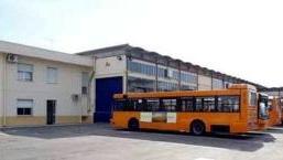Biglietti più cari e tante corse cancellate