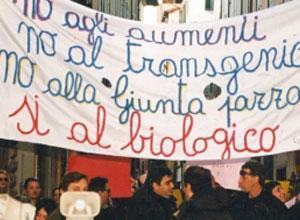 Mense, la protesta  dei genitori ora si sposta anche sul web