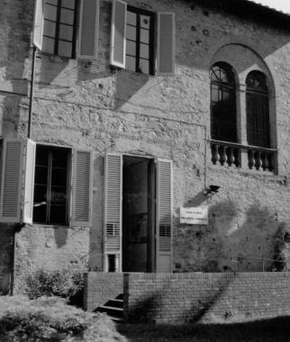 Lingresso della biblioteca comunale Renato Fucini   