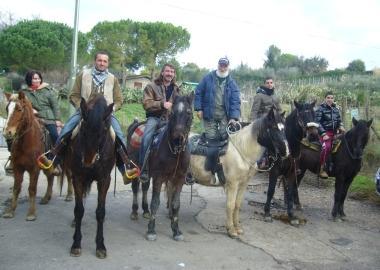 Limoncino, la protesta va a cavallo