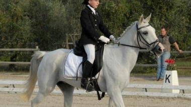 L’amazzone Beatrice Costarelli durante una gara di dressage
