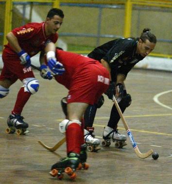 Unazione di gioco dellMg sulla pista del PalaPrato  