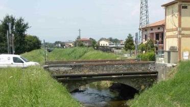 Un ponte di passaggio su un fosso di bonifica